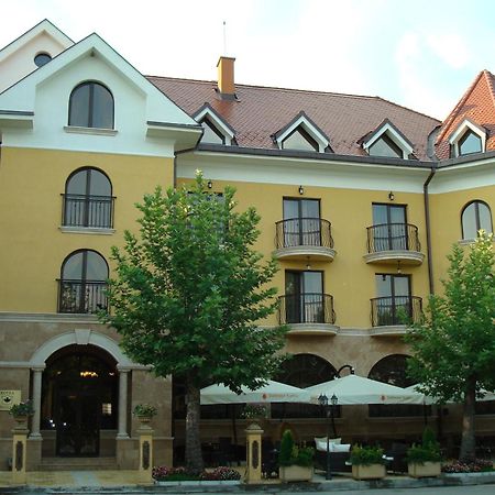 Hotel Chinar Hisarya Dış mekan fotoğraf