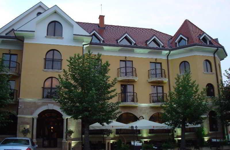 Hotel Chinar Hisarya Dış mekan fotoğraf