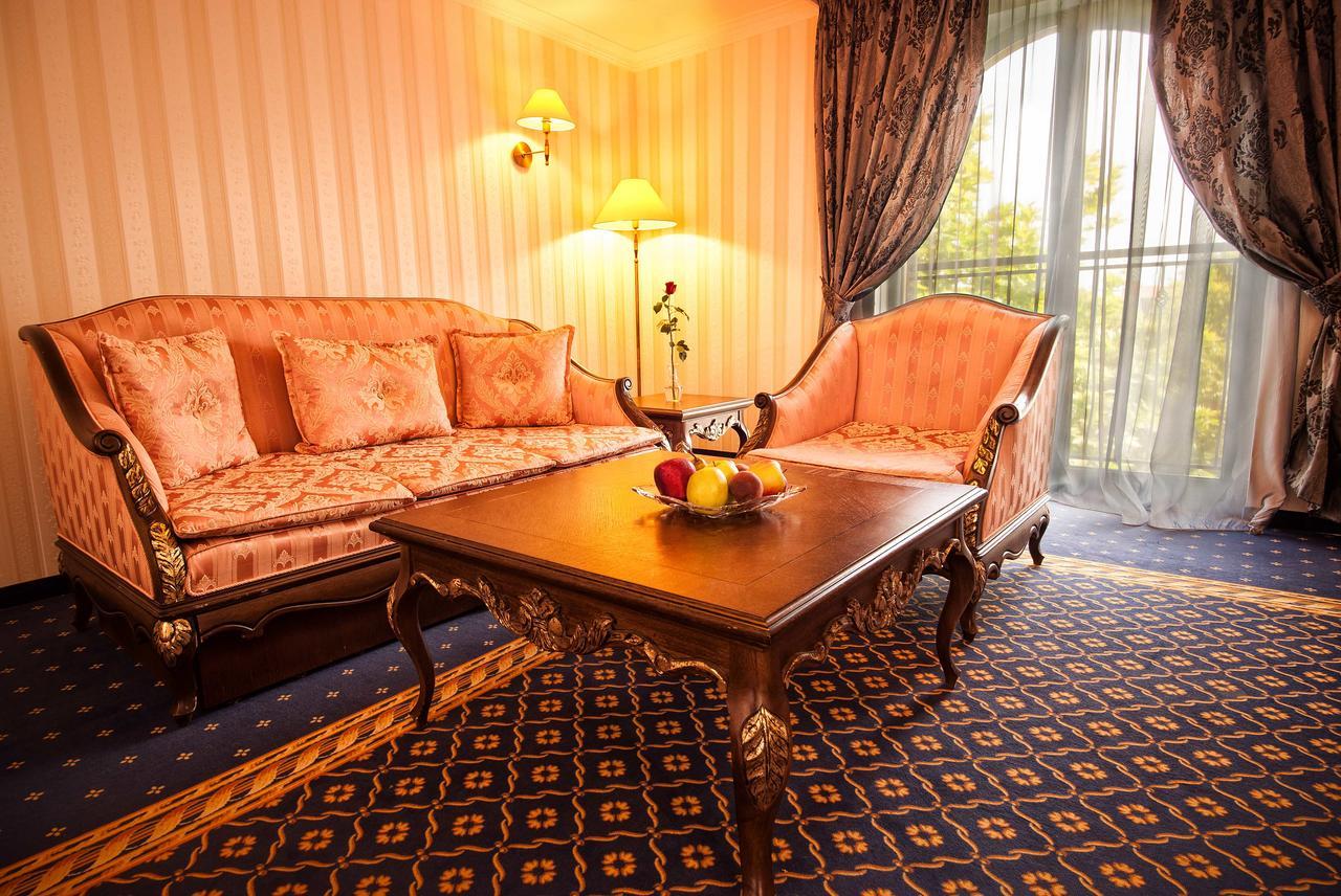 Hotel Chinar Hisarya Dış mekan fotoğraf