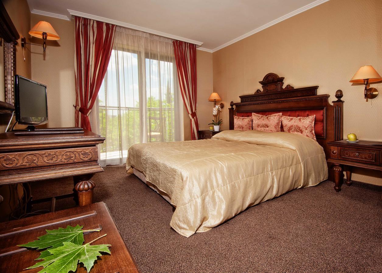 Hotel Chinar Hisarya Dış mekan fotoğraf
