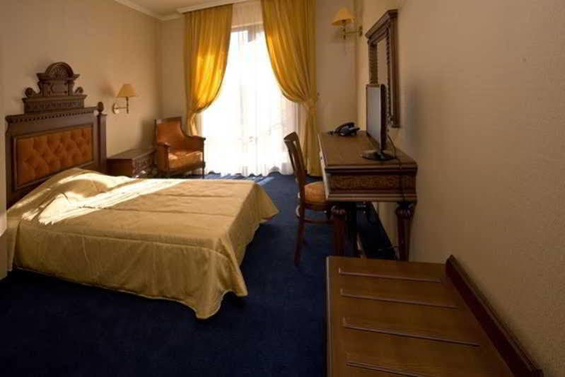 Hotel Chinar Hisarya Dış mekan fotoğraf