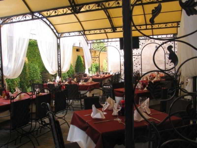 Hotel Chinar Hisarya Dış mekan fotoğraf